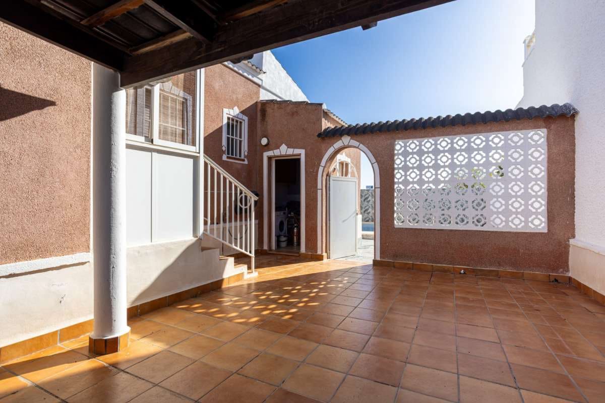 3 sovrum Villa till salu i Torrevieja - 330 000 € (Ref: 9834337)
