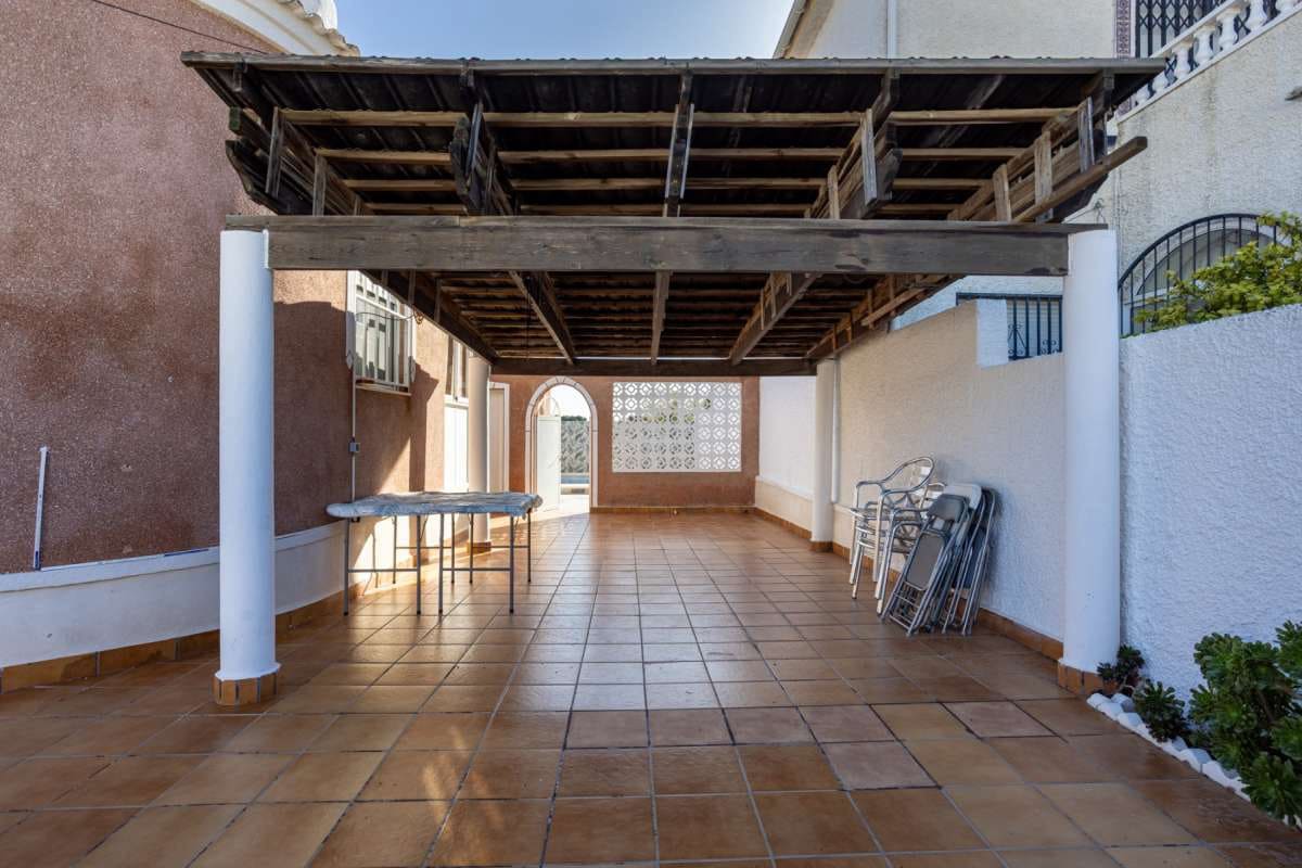 3 sovrum Villa till salu i Torrevieja - 330 000 € (Ref: 9834337)