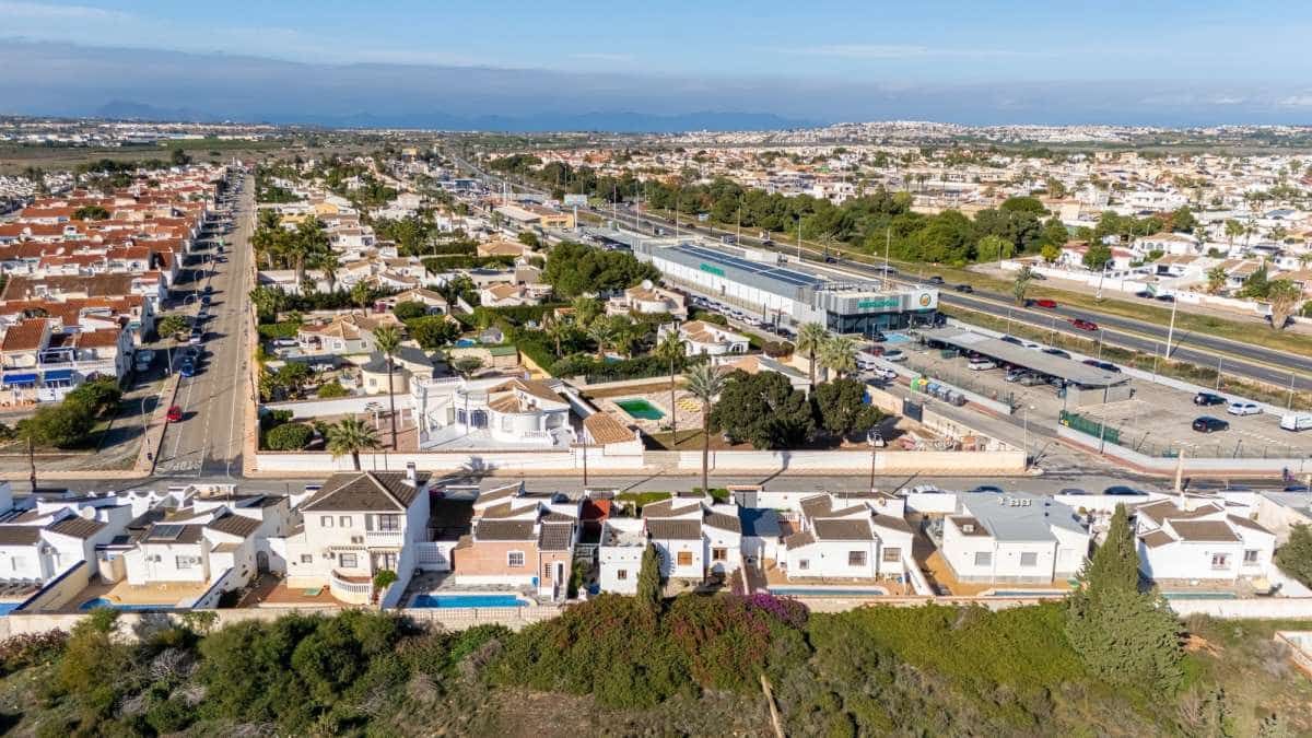 3 sovrum Villa till salu i Torrevieja - 330 000 € (Ref: 9834337)