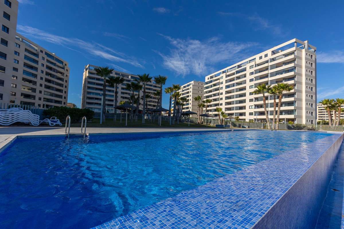 2 bedroom Apartment for sale in Torrevieja - € 765,000 (Ref: 9834340)
