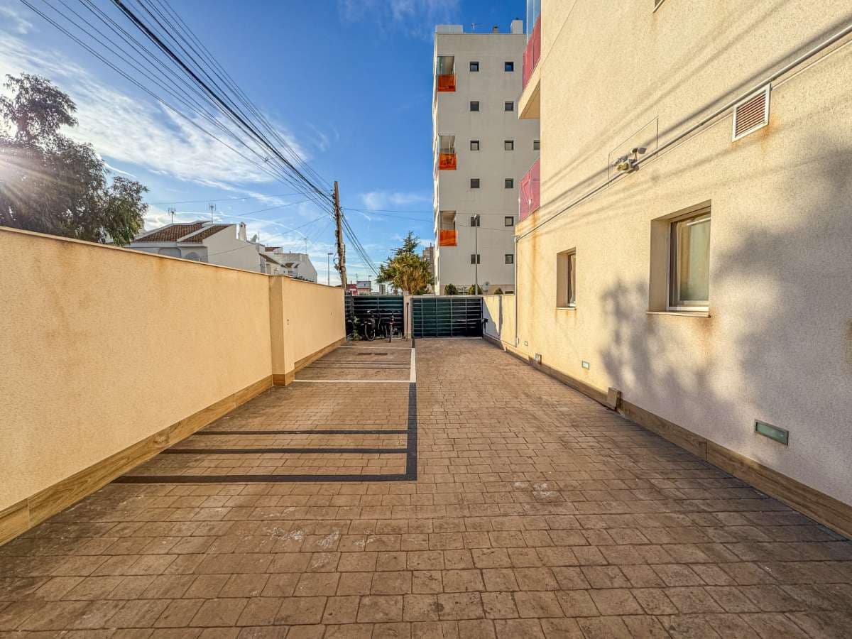 2 bedroom Apartment for sale in Torrevieja - € 199,000 (Ref: 9834368)