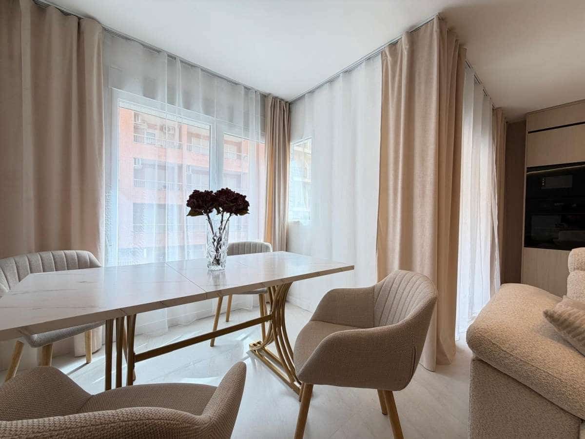 4 chambre Appartement à vendre à Torrevieja - 277 000 € (Ref: 9834377)