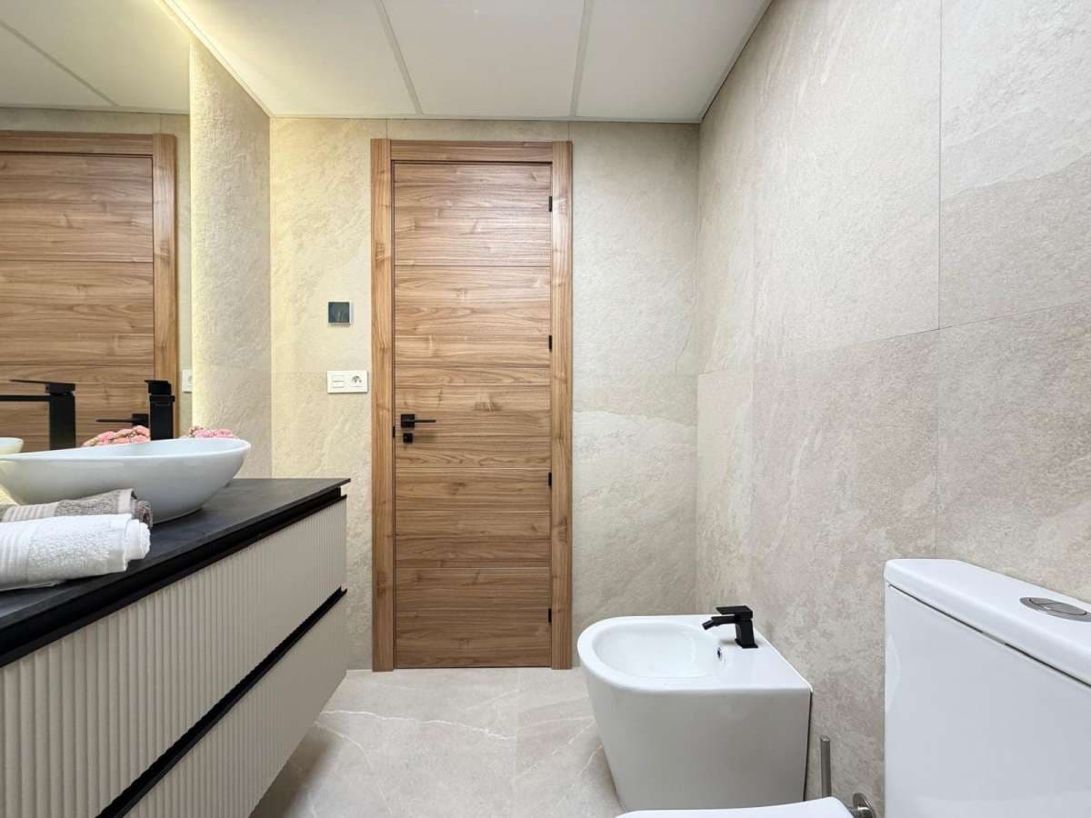 4 chambre Appartement à vendre à Torrevieja - 277 000 € (Ref: 9834377)