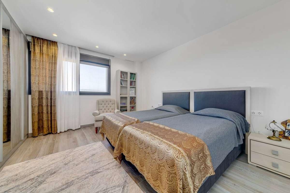 3 bedroom Villa for sale in Torrevieja - € 1,275,000 (Ref: 9834390)