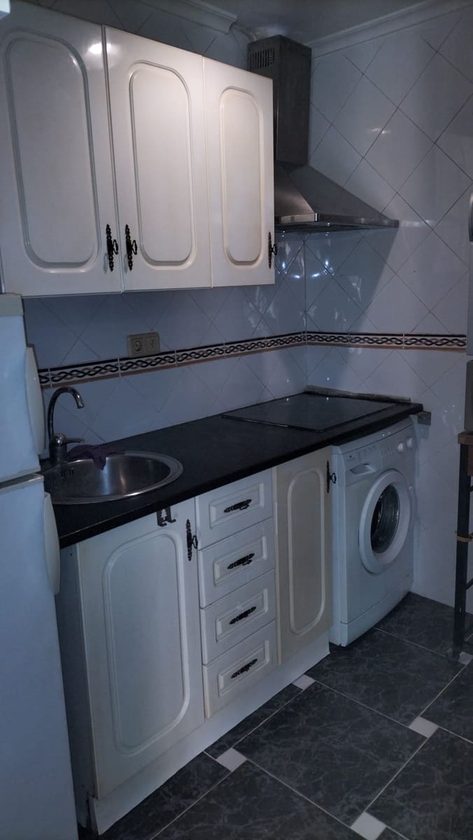 Apartamento de 2 habitaciones en Torrevieja en venta con piscina - 130.000 € (Ref: 9834392)