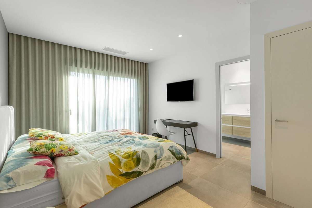4 bedroom Villa for sale in Orihuela - € 1,700,000 (Ref: 9834393)