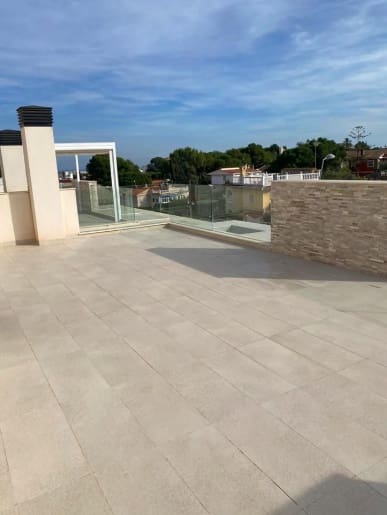 5 sypialnia Willa na sprzedaż w Los Balcones z basenem garażem - 999 999 € (Ref: 9834405)