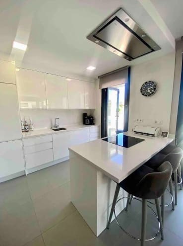 5 sypialnia Willa na sprzedaż w Los Balcones z basenem garażem - 999 999 € (Ref: 9834405)