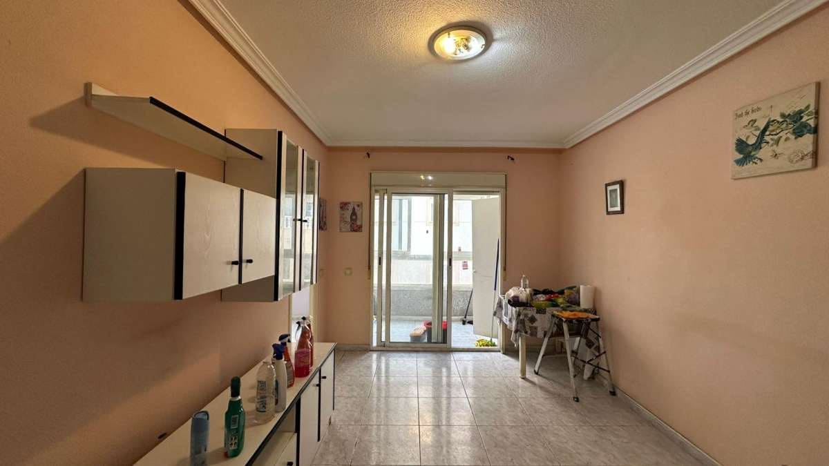 Apartamento de 2 habitaciones en Torrevieja en venta - 119.900 € (Ref: 9834445)