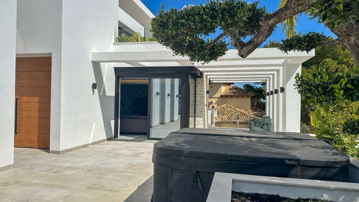 4 bedroom Villa for sale in Orihuela Costa - € 2,950,000 (Ref: 9834447)