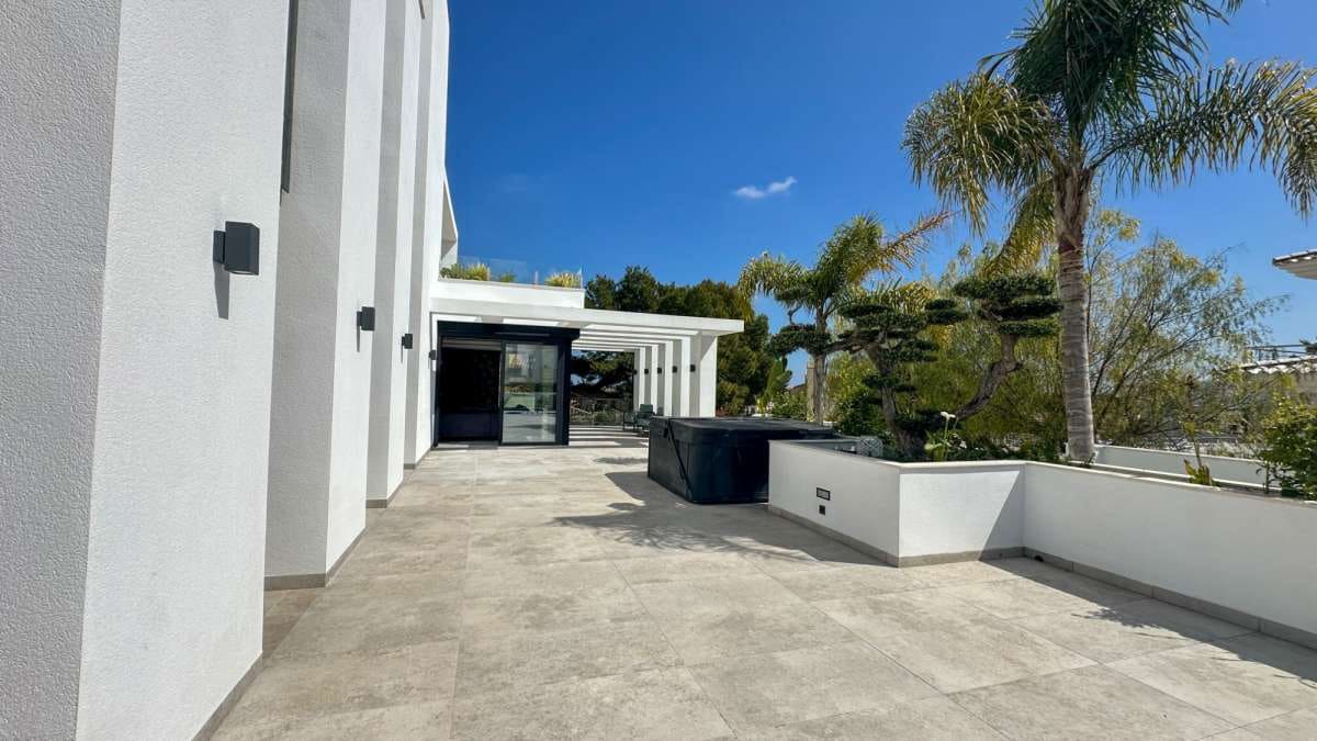 4 bedroom Villa for sale in Orihuela Costa - € 2,950,000 (Ref: 9834447)