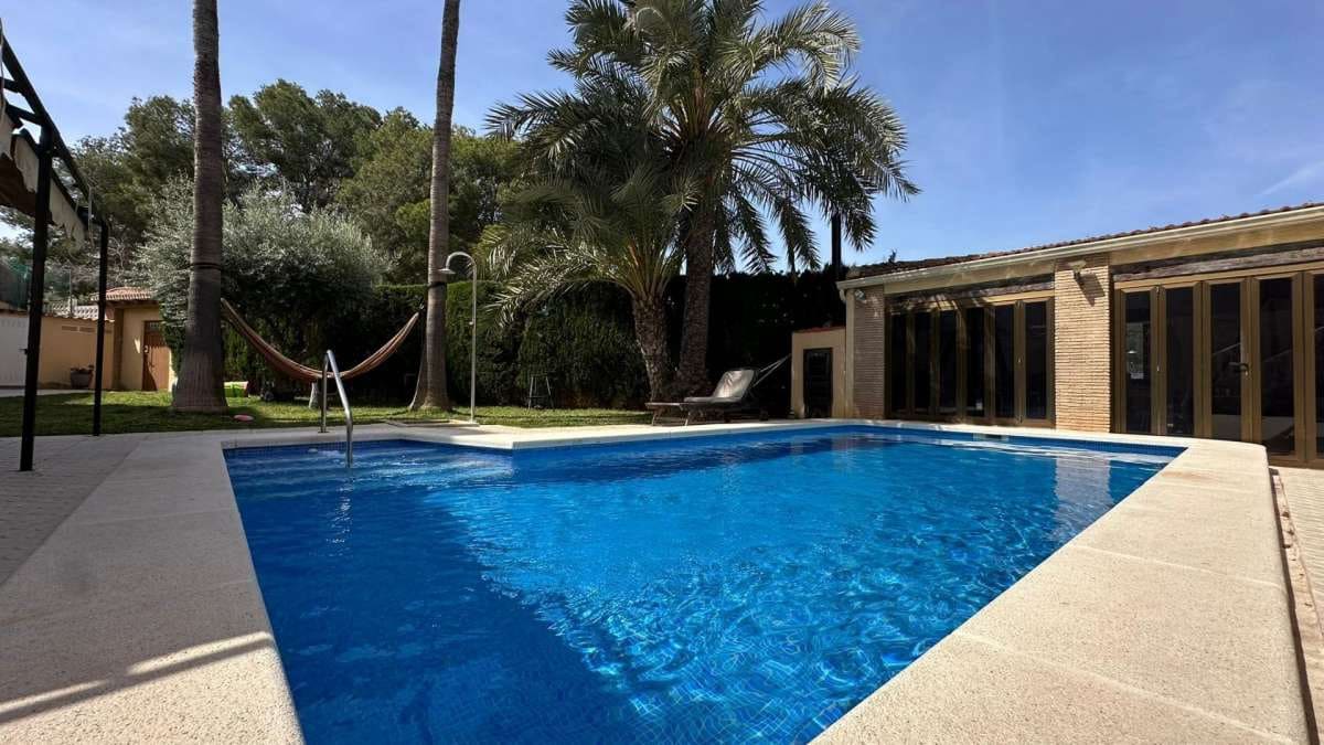 4 Zimmer Villa zu verkaufen in Torrevieja - 490.000 € (Ref: 9834453)