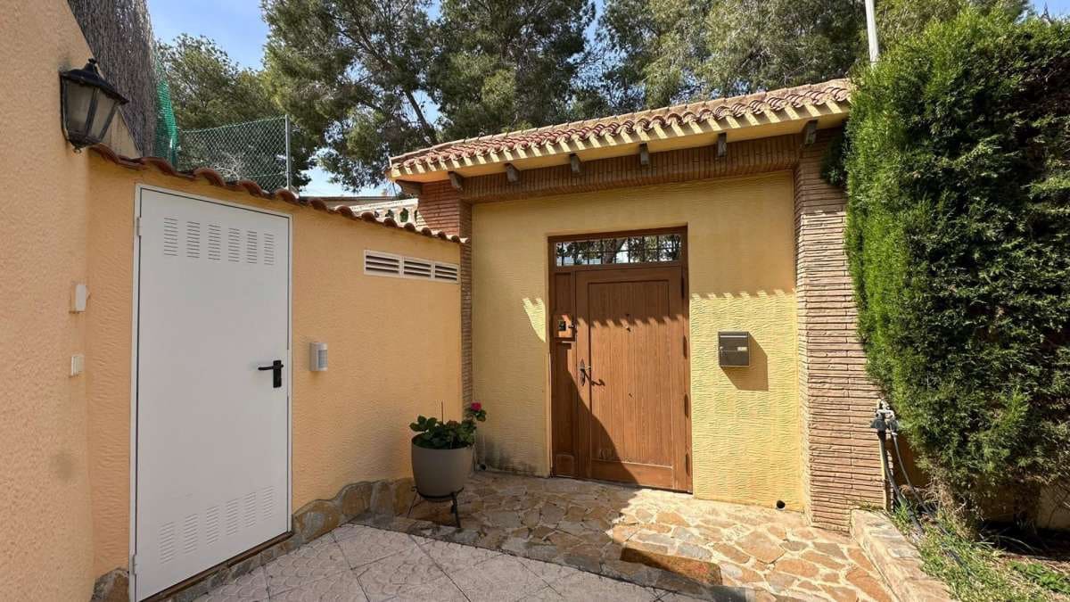 4 Zimmer Villa zu verkaufen in Torrevieja - 490.000 € (Ref: 9834453)