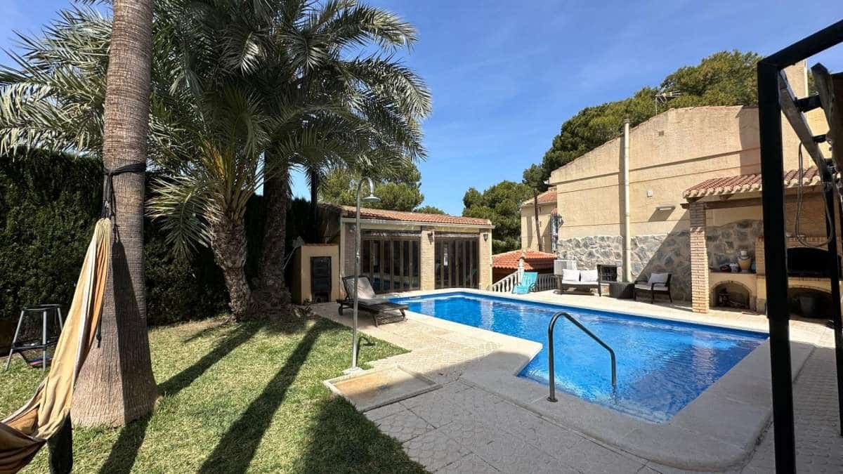 4 Zimmer Villa zu verkaufen in Torrevieja - 490.000 € (Ref: 9834453)