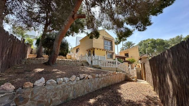 4 slaapkamer Villa te koop in Torrevieja - € 490.000 (Ref: 9834453)