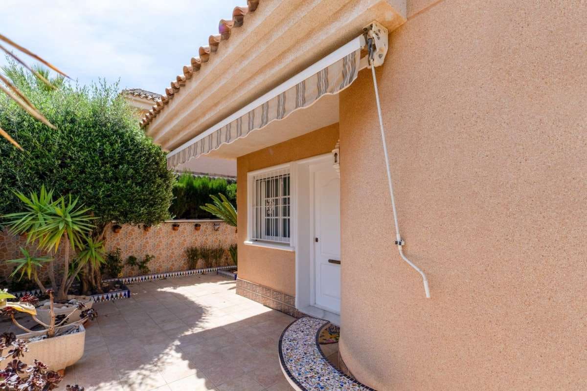 3 sovrum Villa till salu i Torrevieja - 325 000 € (Ref: 9834473)