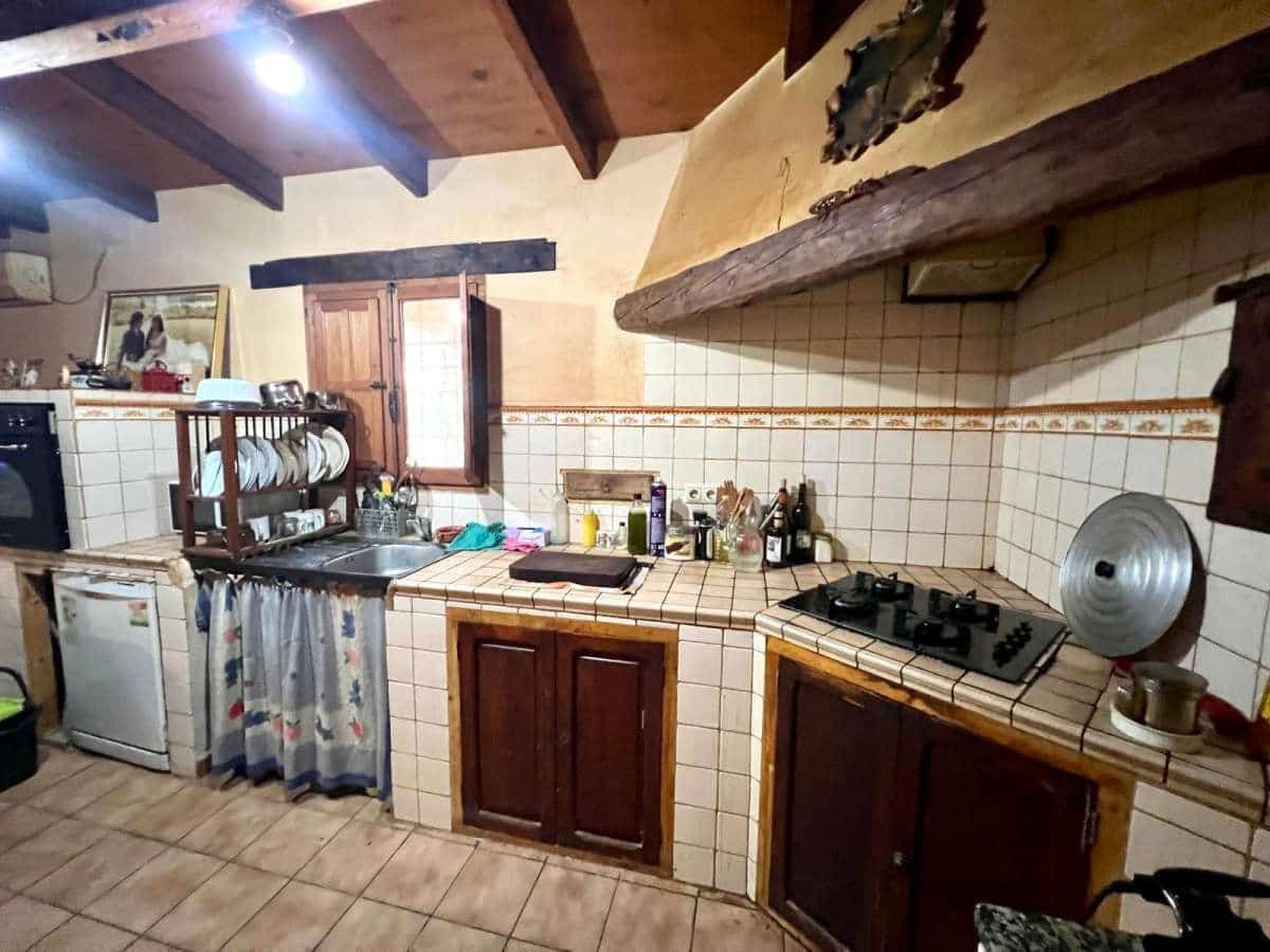 4 bedroom Finca/Country House for sale in Pinoso - € 176,995 (Ref: 9834482)