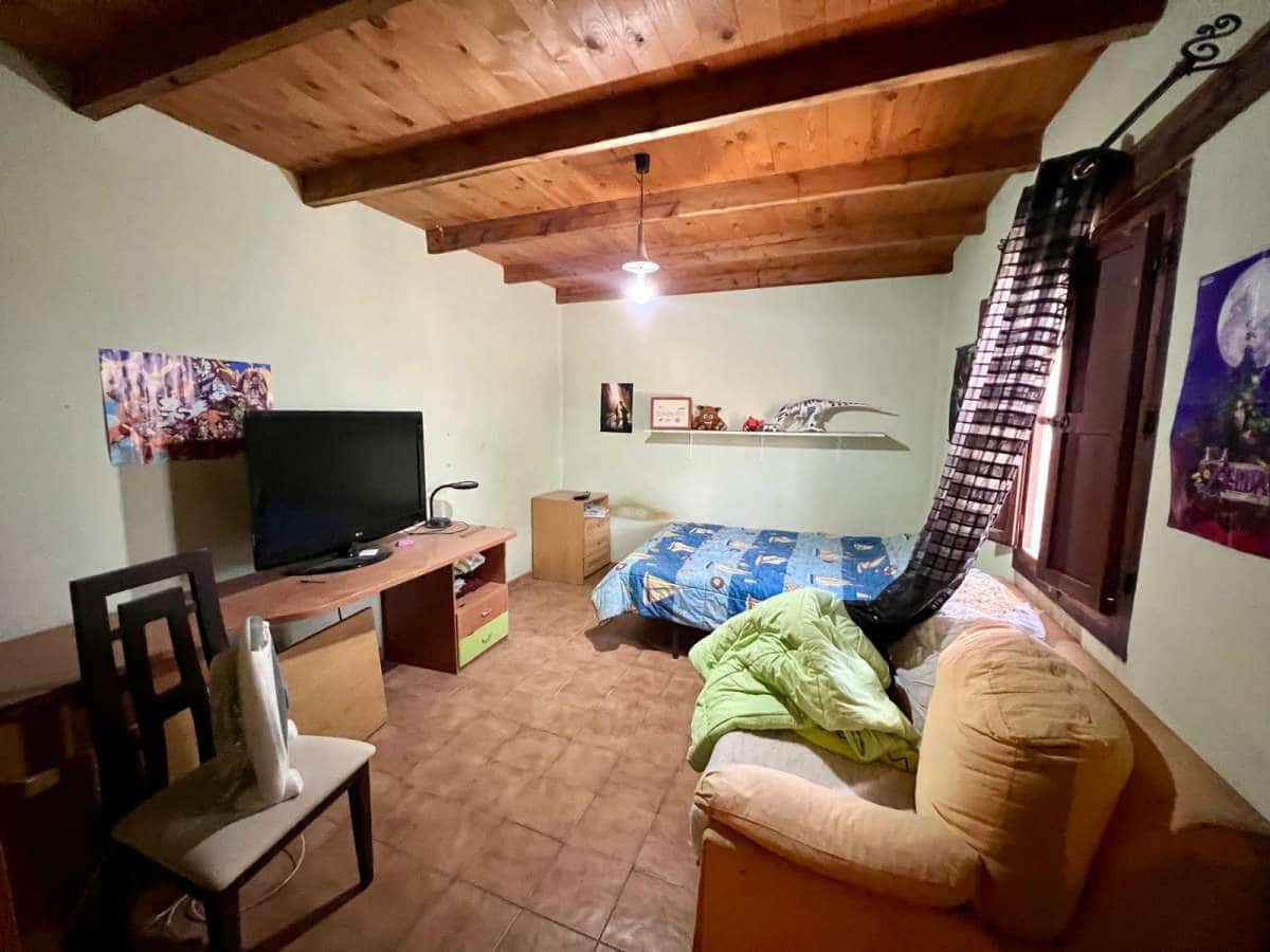4 bedroom Finca/Country House for sale in Pinoso - € 176,995 (Ref: 9834482)
