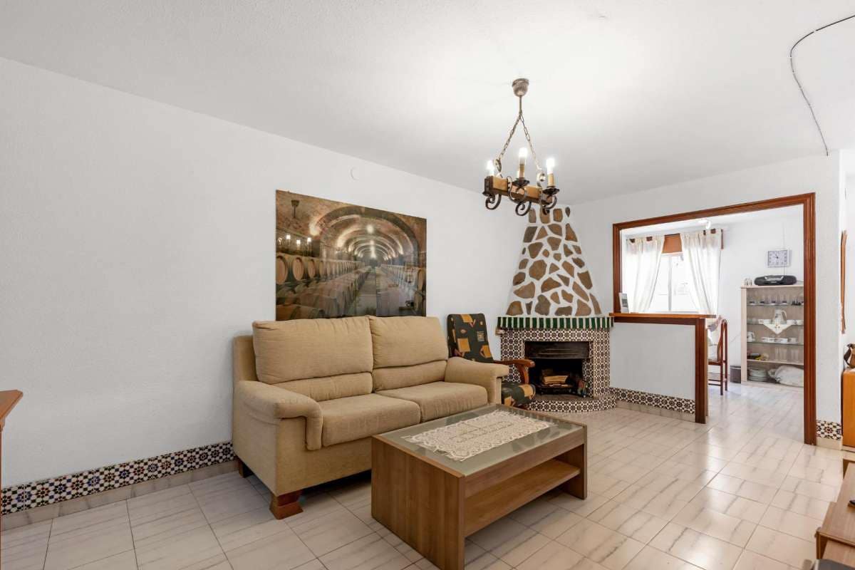 Bungalow de 3 habitaciones en Torrevieja en venta - 155.000 € (Ref: 9834489)