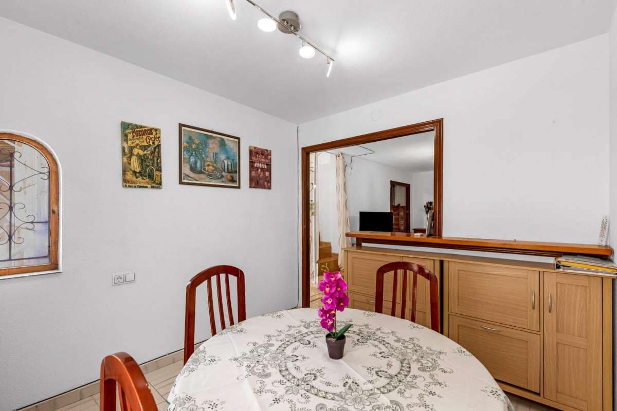 Bungalow de 3 habitaciones en Torrevieja en venta - 155.000 € (Ref: 9834489)