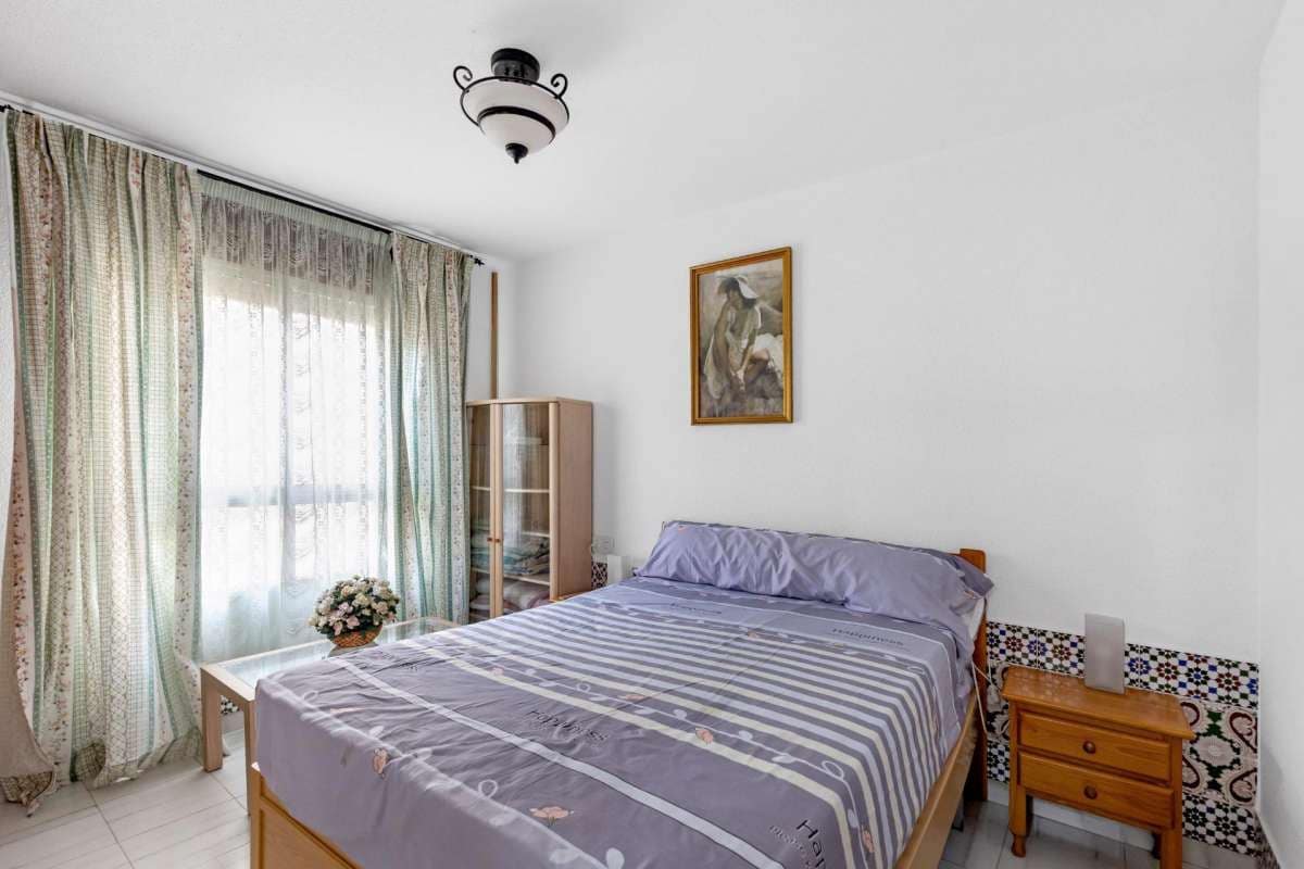 Bungalow de 3 habitaciones en Torrevieja en venta - 155.000 € (Ref: 9834489)