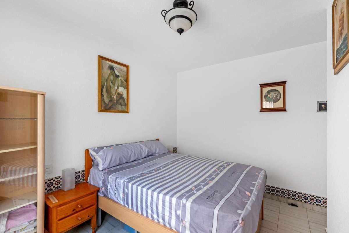 Bungalow de 3 habitaciones en Torrevieja en venta - 155.000 € (Ref: 9834489)