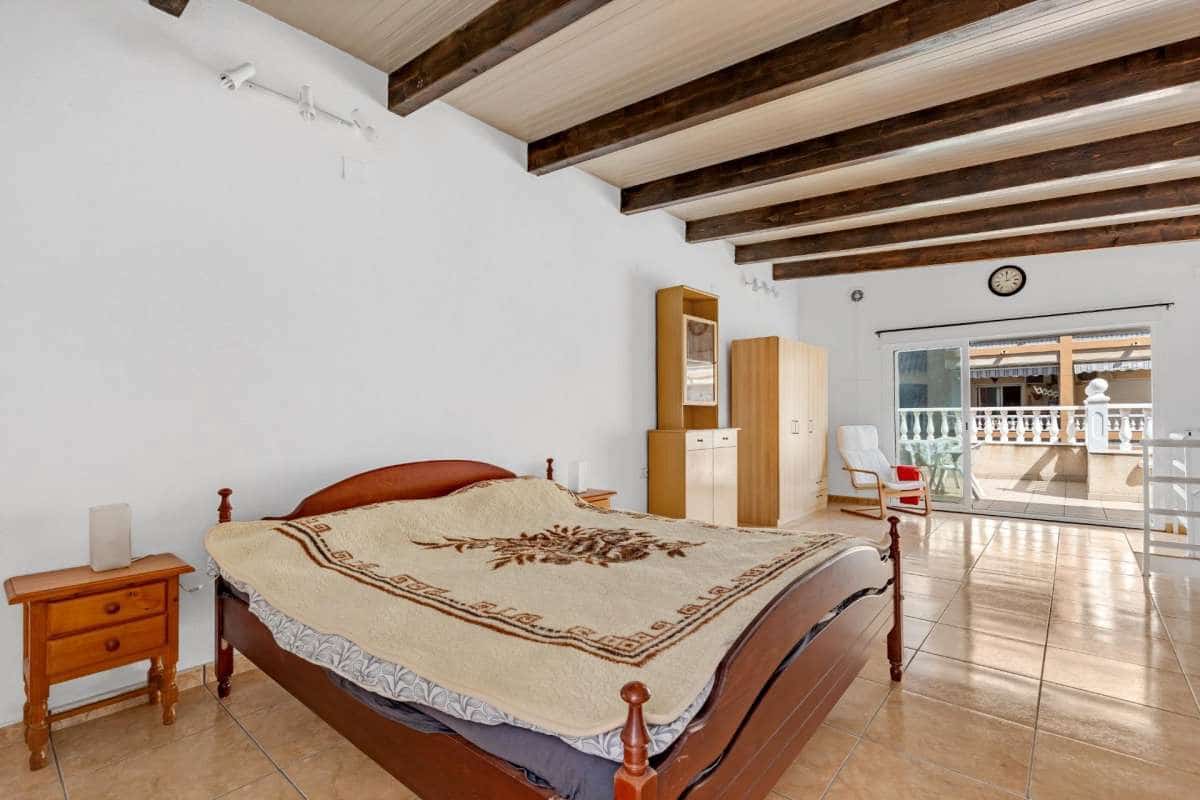 Bungalow de 3 habitaciones en Torrevieja en venta - 155.000 € (Ref: 9834489)