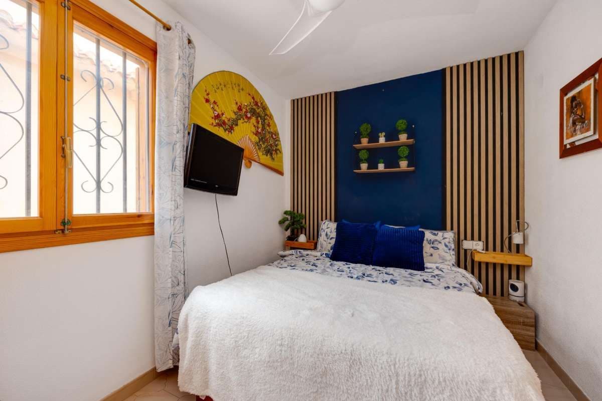 2 chambre Bungalow à vendre à Torrevieja - 129 999 € (Ref: 9834492)