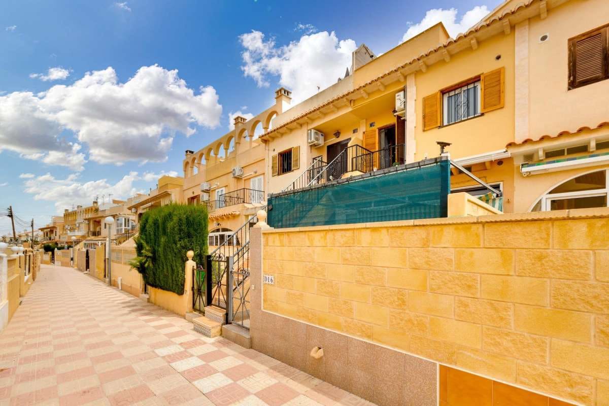 2 chambre Bungalow à vendre à Torrevieja - 129 999 € (Ref: 9834492)