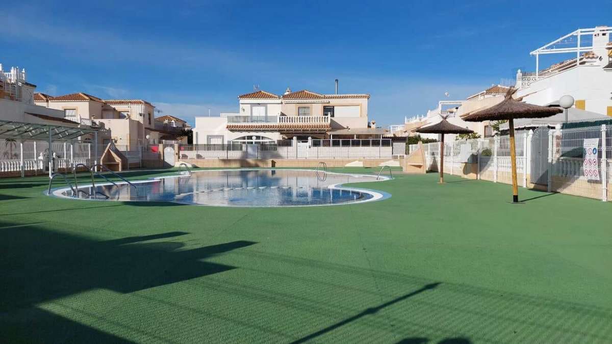 2 chambre Villa/Maison Semi-Mitoyenne à vendre à Orihuela Costa - 168 000 € (Ref: 9834496)