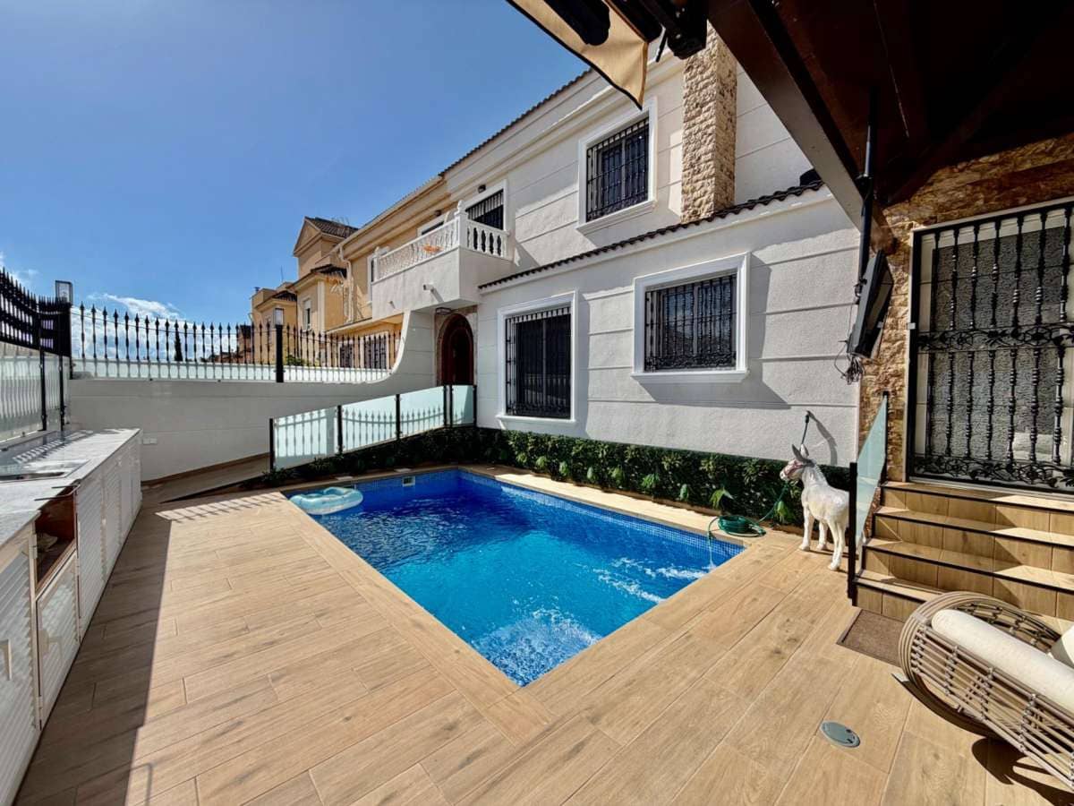 4 chambre Villa/Maison Semi-Mitoyenne à vendre à Orihuela Costa - 430 000 € (Ref: 9834498)