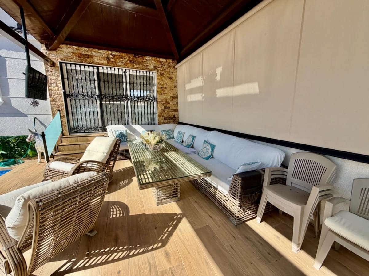 4 chambre Villa/Maison Semi-Mitoyenne à vendre à Orihuela Costa - 430 000 € (Ref: 9834498)