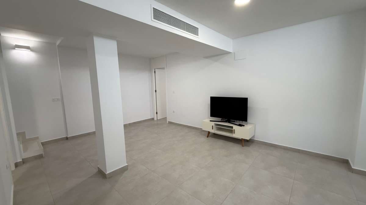 5 slaapkamer Halfvrijstaande villa te koop in Orihuela - € 285.000 (Ref: 9834508)