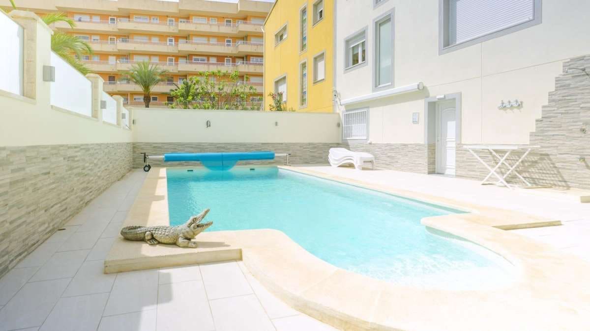 4 soveværelse Byhus til salg i Torrevieja - € 529.000 (Ref: 9834515)