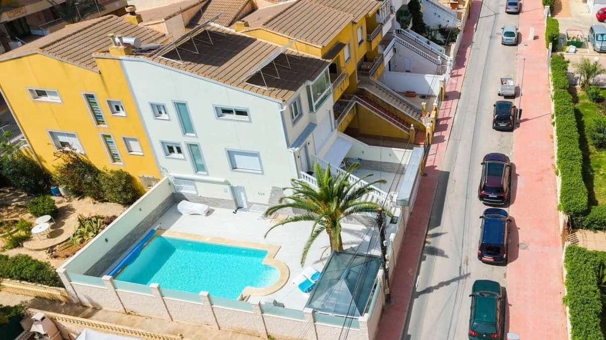 4 soveværelse Byhus til salg i Torrevieja - € 529.000 (Ref: 9834515)