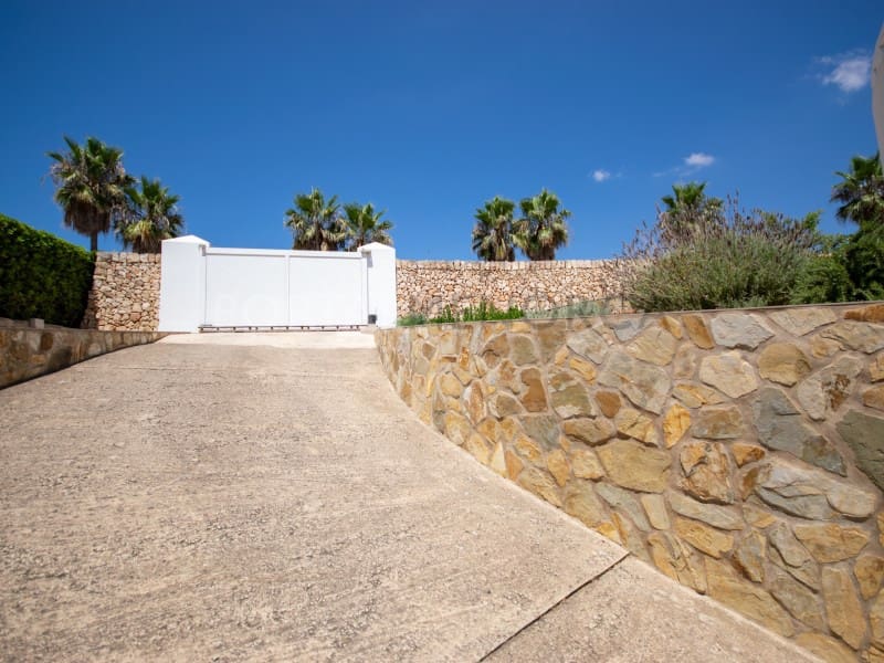 4 soveværelse Villa til salg i Cala Blanca med swimmingpool garage - € 1.330.000 (Ref: 7034060)