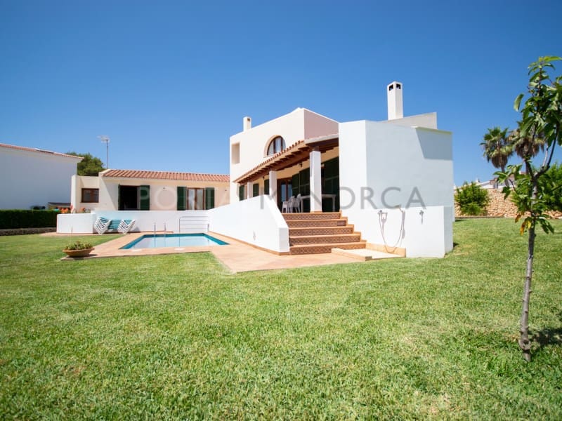 4 makuuhuone Huvila myytävänä paikassa Cala Blanca mukana uima-altaan 
autotalli - 1 330 000 € (Ref: 7034060)