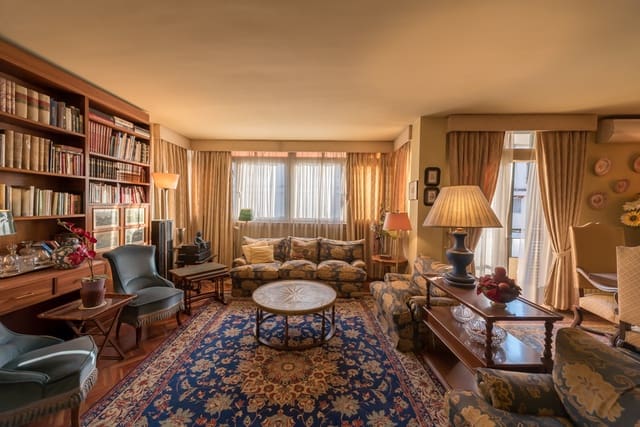 3 bedroom Flat for sale in Palma de Mallorca - € 625,000 (Ref: 6547058)