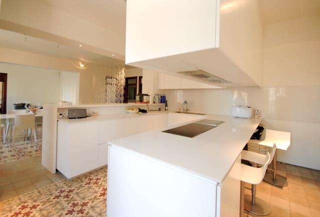 4 bedroom Flat for sale in Palma de Mallorca - € 980,000 (Ref: 6547427)