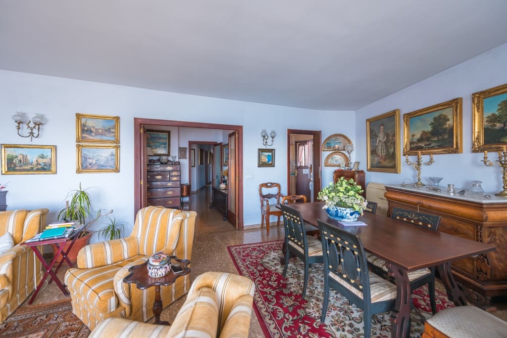 6 bedroom Flat for sale in Palma de Mallorca with garage - € 1,300,000 (Ref: 7352446)