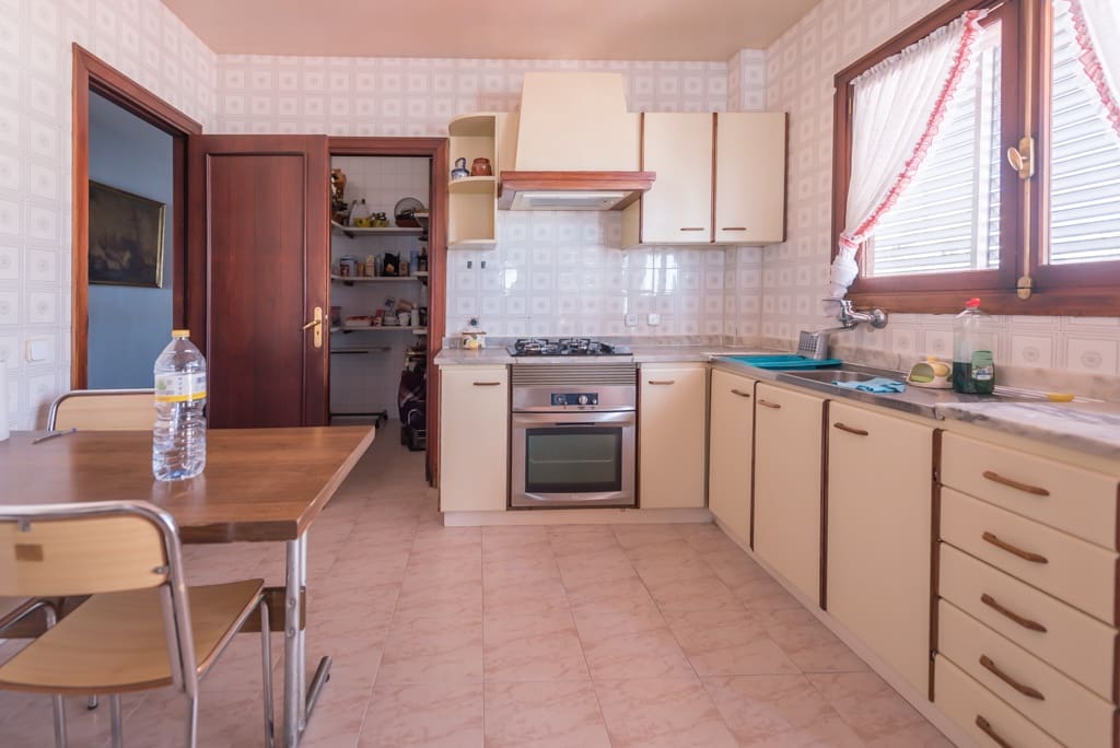 6 bedroom Flat for sale in Palma de Mallorca with garage - € 1,300,000 (Ref: 7352446)