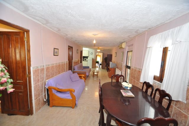 8 soveværelse Finca/Landehus til salg i Pinoso med swimmingpool garage - € 295.000 (Ref: 10009294)