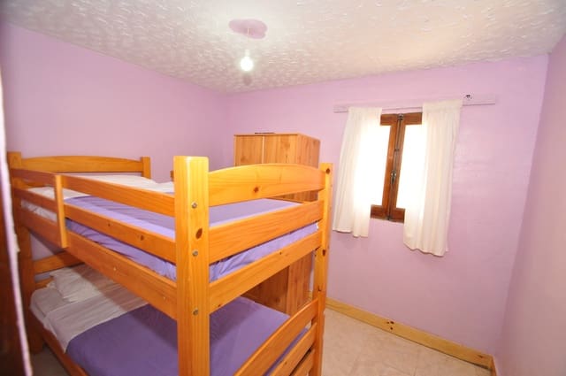 8 soveværelse Finca/Landehus til salg i Pinoso med swimmingpool garage - € 295.000 (Ref: 10009294)