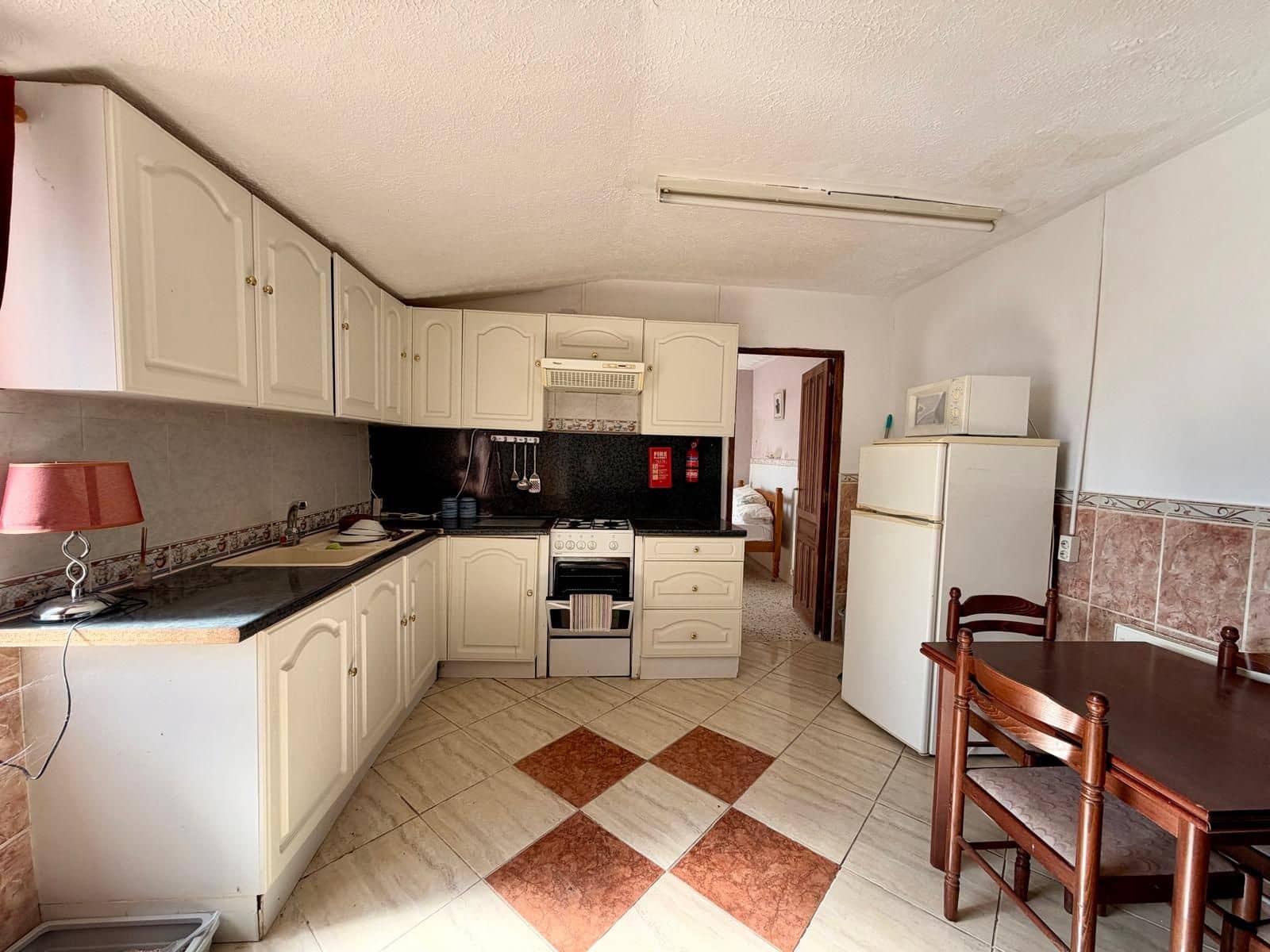 8 soveværelse Finca/Landehus til salg i Pinoso med swimmingpool - € 295.000 (Ref: 10009294)