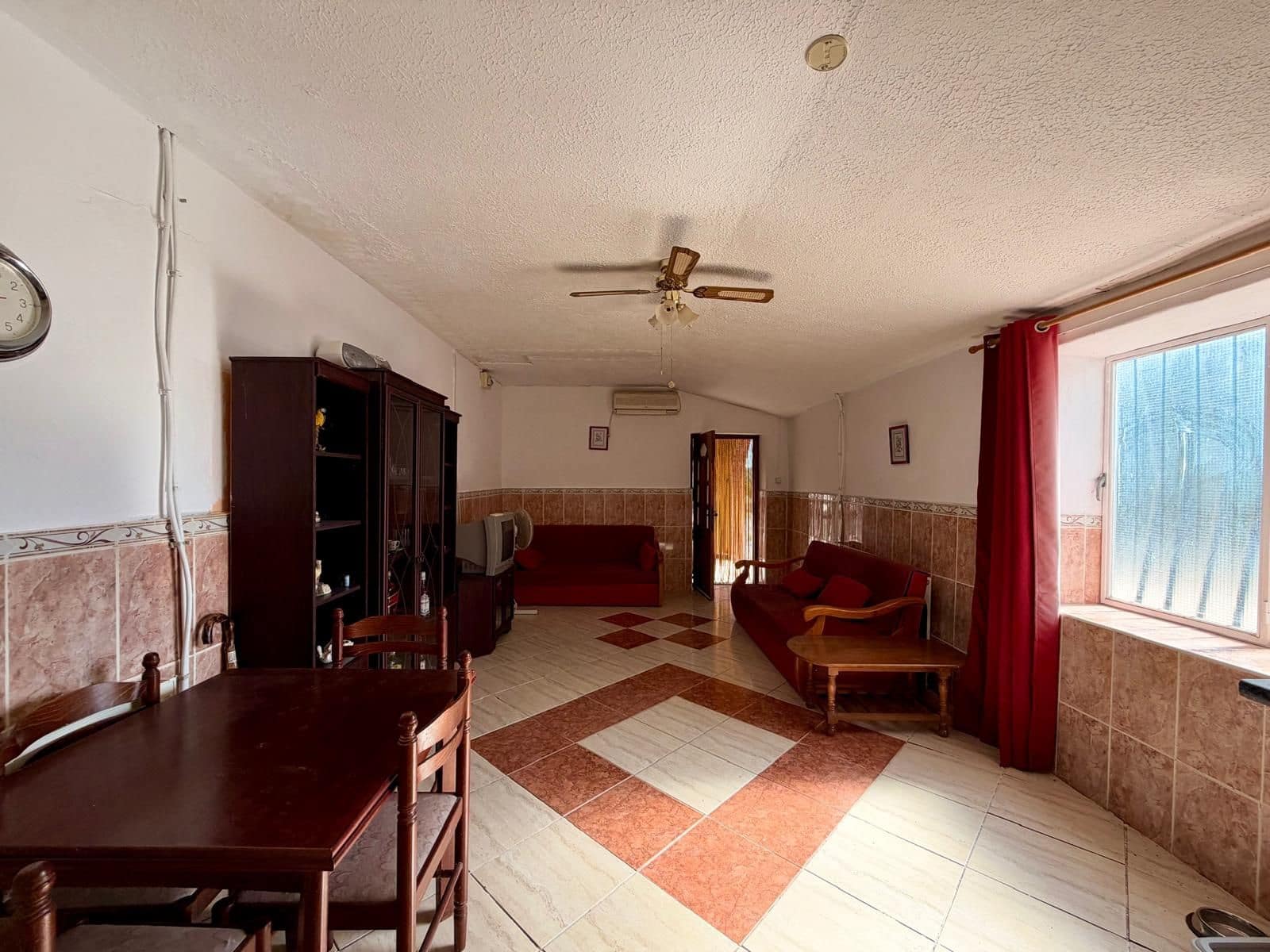 8 soveværelse Finca/Landehus til salg i Pinoso med swimmingpool - € 295.000 (Ref: 10009294)