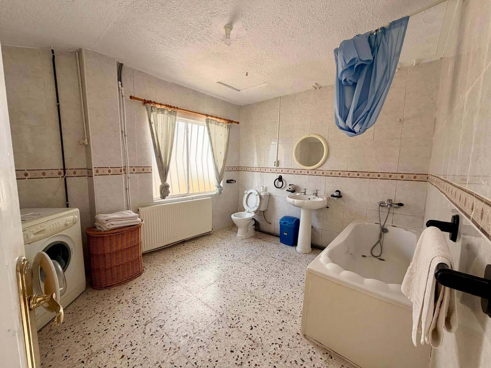8 soveværelse Finca/Landehus til salg i Pinoso med swimmingpool - € 295.000 (Ref: 10009294)