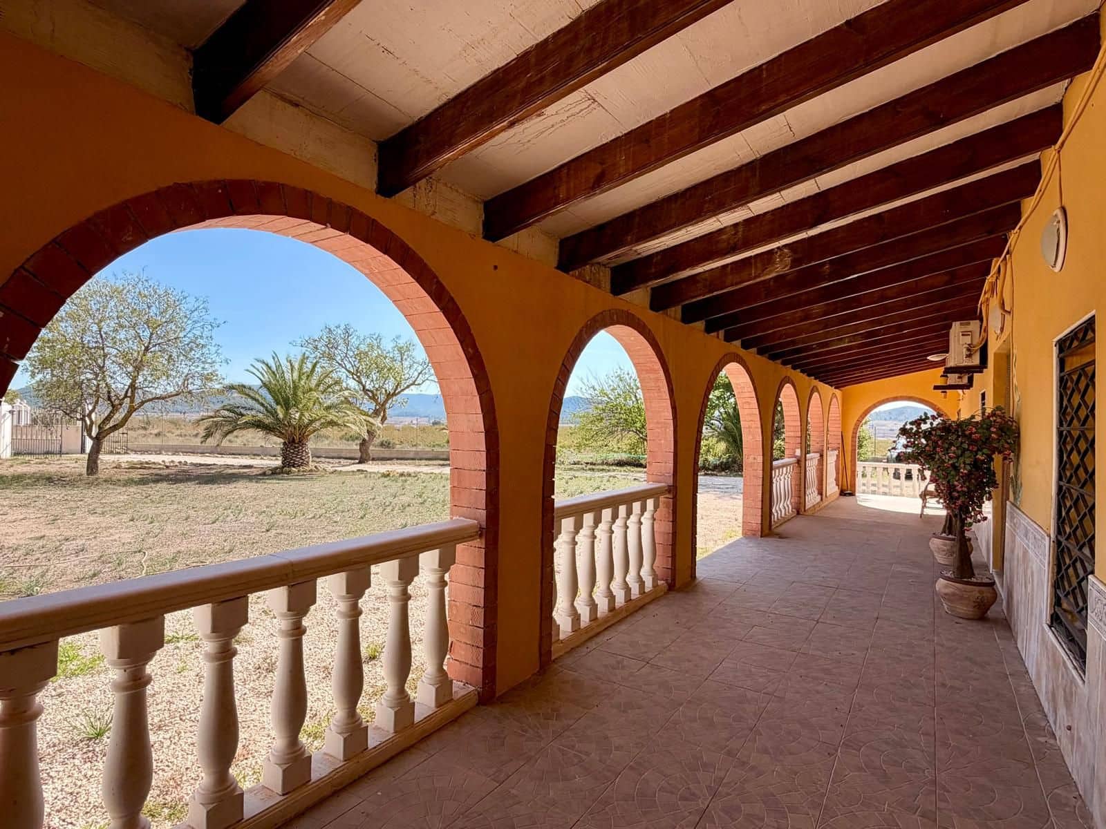 8 soveværelse Finca/Landehus til salg i Pinoso med swimmingpool - € 295.000 (Ref: 10009294)