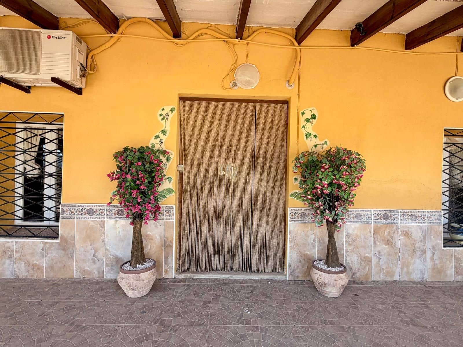 8 soveværelse Finca/Landehus til salg i Pinoso med swimmingpool - € 295.000 (Ref: 10009294)