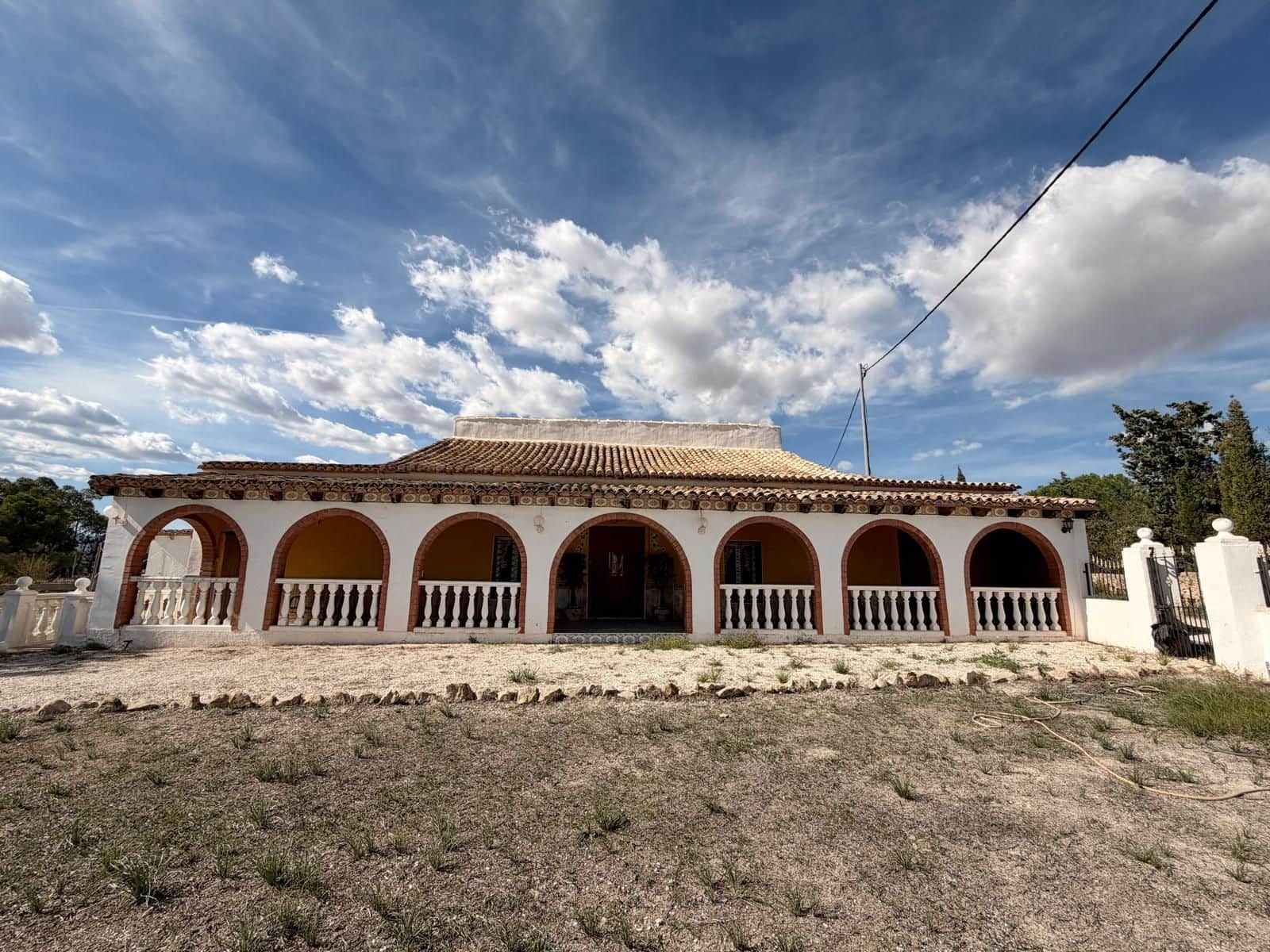 8 soveværelse Finca/Landehus til salg i Pinoso med swimmingpool - € 295.000 (Ref: 10009294)