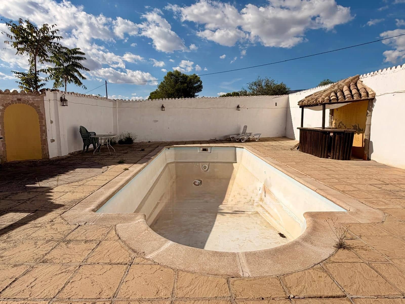 8 soveværelse Finca/Landehus til salg i Pinoso med swimmingpool - € 295.000 (Ref: 10009294)